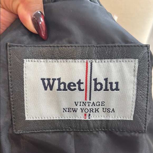 Black Leather Moto Jacket with Notched Lapel and Fitted Silhouette - Picture 9 of 9